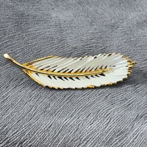 Signed BSK Vintage Cut Out Feather Brooch Pin 3.5" Gold Tone & White Enamel